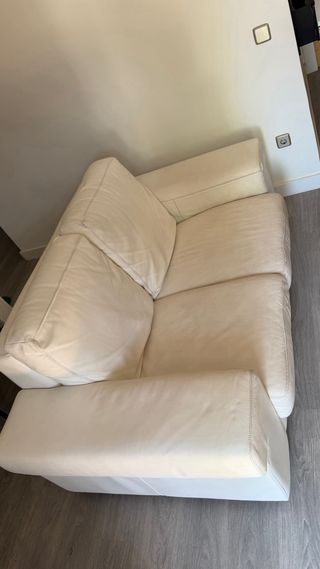 Sofá de piel blanco