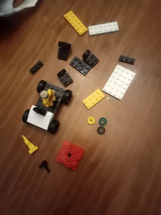 Piezas Lego ,piloto amarillo