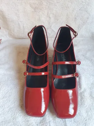 Zapatos rojos tacón Mary Jane. T.38