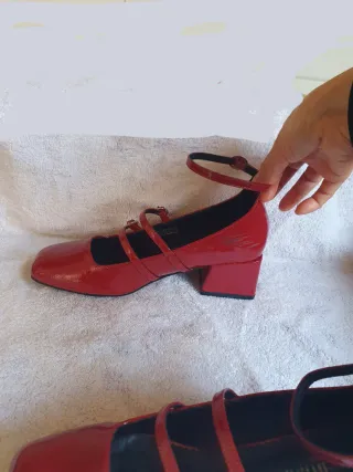 Zapatos rojos tacón Mary Jane. T.38