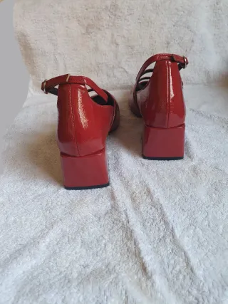 Zapatos rojos tacón Mary Jane. T.38