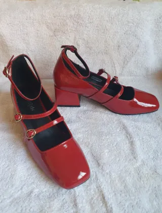 Zapatos rojos tacón Mary Jane. T.38