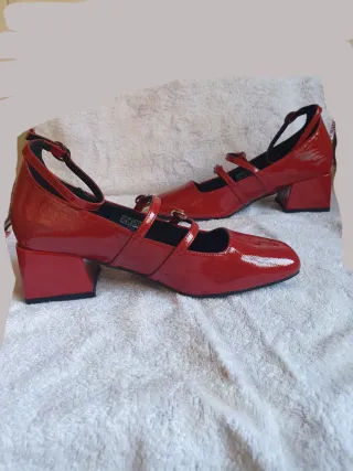 Zapatos rojos tacón Mary Jane. T.38