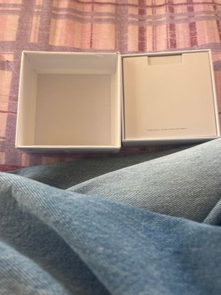 Cuffie Bluetooth Apple  mai usate aperte per foto