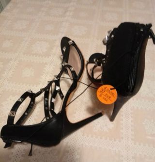 Sandali decolletè Primark neri con borchie