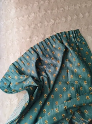 Cortinas verdes con estampado floral