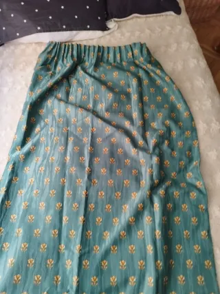 Cortinas verdes con estampado floral