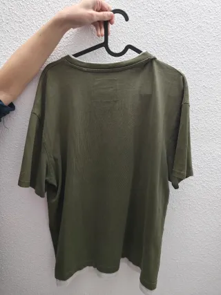 Camiseta Pull&Bear verde militar muy cómoda