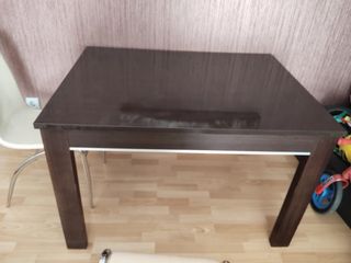 Mesa de comedor con sillas