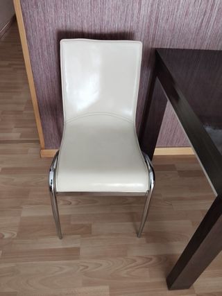 Mesa de comedor con sillas