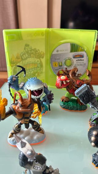 Lote Skylanders Giants Xbox 360 + 5 Gigantes + 3