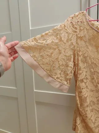 Camiseta de encaje beige