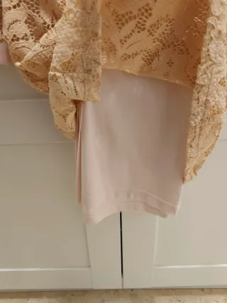 Camiseta de encaje beige