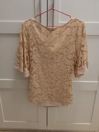 Camiseta de encaje beige