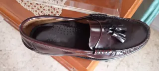 Mocasines náuticos granate.