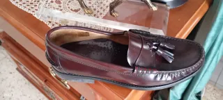 Mocasines náuticos granate.