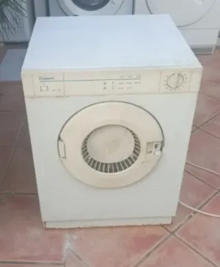 Secadora pequeña blanca