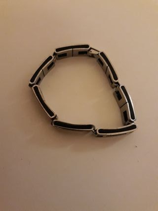 Pulsera plateada y negra para hombre