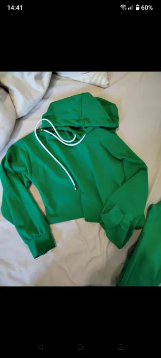 Tuta verde crop top e pantaloni taglia S