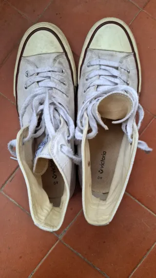 Zapatillas blancas estilo Converse