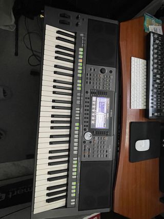 Teclado Yamaha PSR-970 + Funda Nuevo 1300€