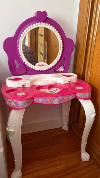 Tocador infantil con espejo
