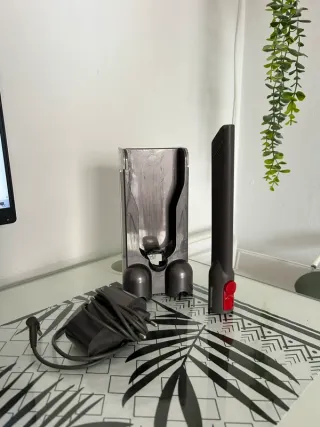 Cargador aspiradora Dyson + Base pared + Accesorio