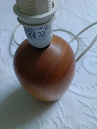 Pie de lámpara de madera