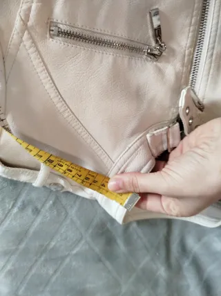 Cazadora efecto piel blanca mujer