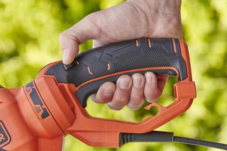 BLACK+DECKER Cortasetos 650W, cabezal giratorio, e