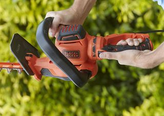 BLACK+DECKER Cortasetos 650W, cabezal giratorio, e