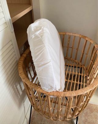 Cuna ratán Zara Home con móvil