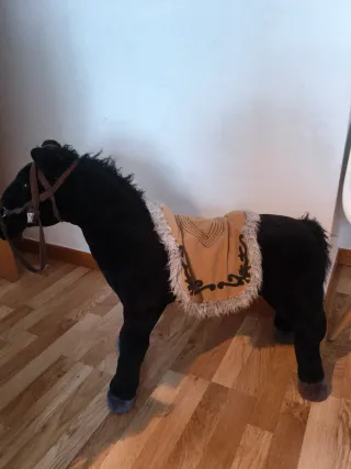 Caballo de juguete con estructura rígida