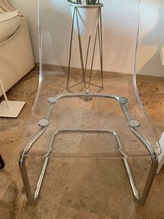 Sedia Ikea modello Tobias in metacrilato e metallo