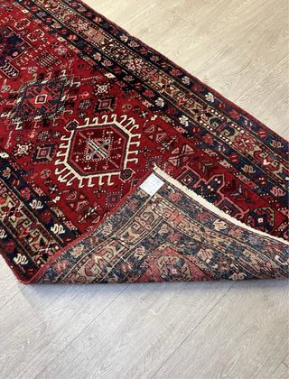 Alfombra persa de lana roja y azul