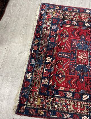 Alfombra persa de lana roja y azul