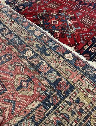 Alfombra persa de lana roja y azul