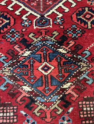 Alfombra persa de lana roja y azul