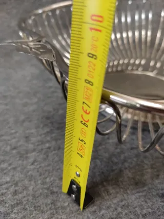 Pequeño frutero de metal