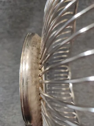 Pequeño frutero de metal