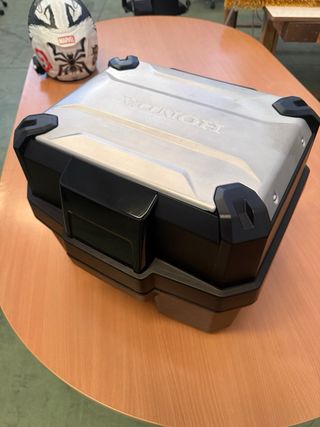 Maleta Top Case Original Honda con llaves.
