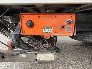 NISSAN NT400 CAJA TOLDO + PLATAFORMA