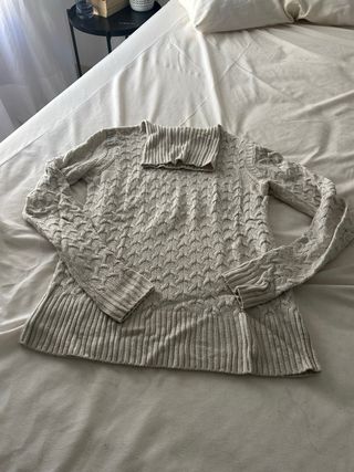 Jersey de cuello alto beige tejido