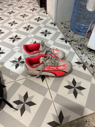 Botas de fútbol Puma y Adidas  Talla 30