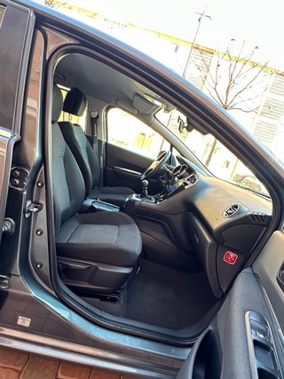 Peugeot 5008 2010