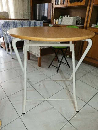 Mesa redonda plegable auxiliar