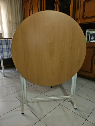 Mesa redonda plegable auxiliar