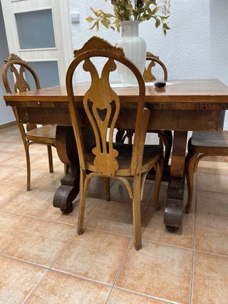 Trinchero, tavolo e 4 sedie da salotto