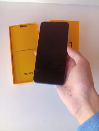Realme C11 (2021) Caja y Móvil