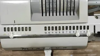 Calculadora manual antigua Minerva